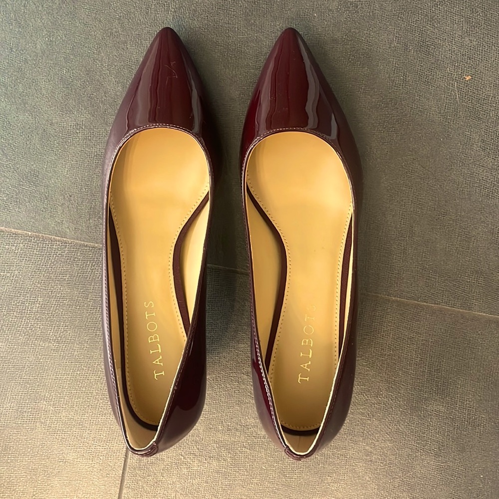 Burgundy Talbots patent leather heels-NEW